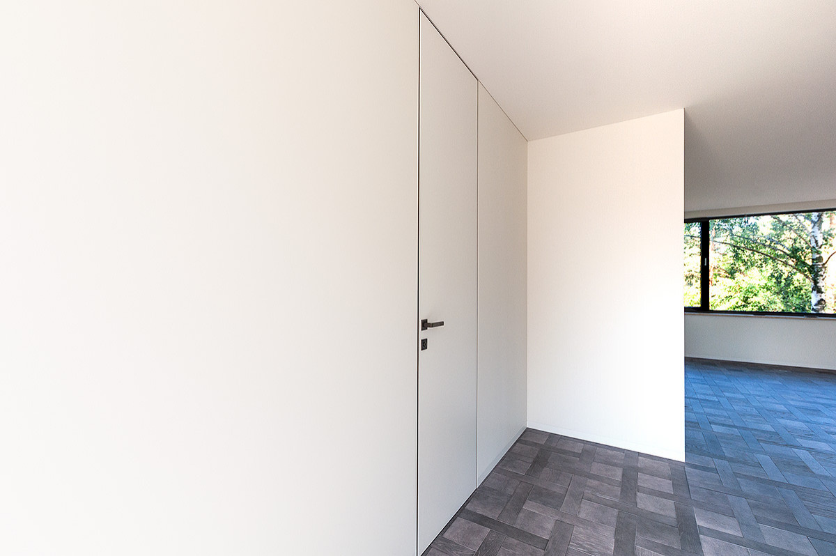Апартаменты в Паланге. Скрытые итальянские двери.