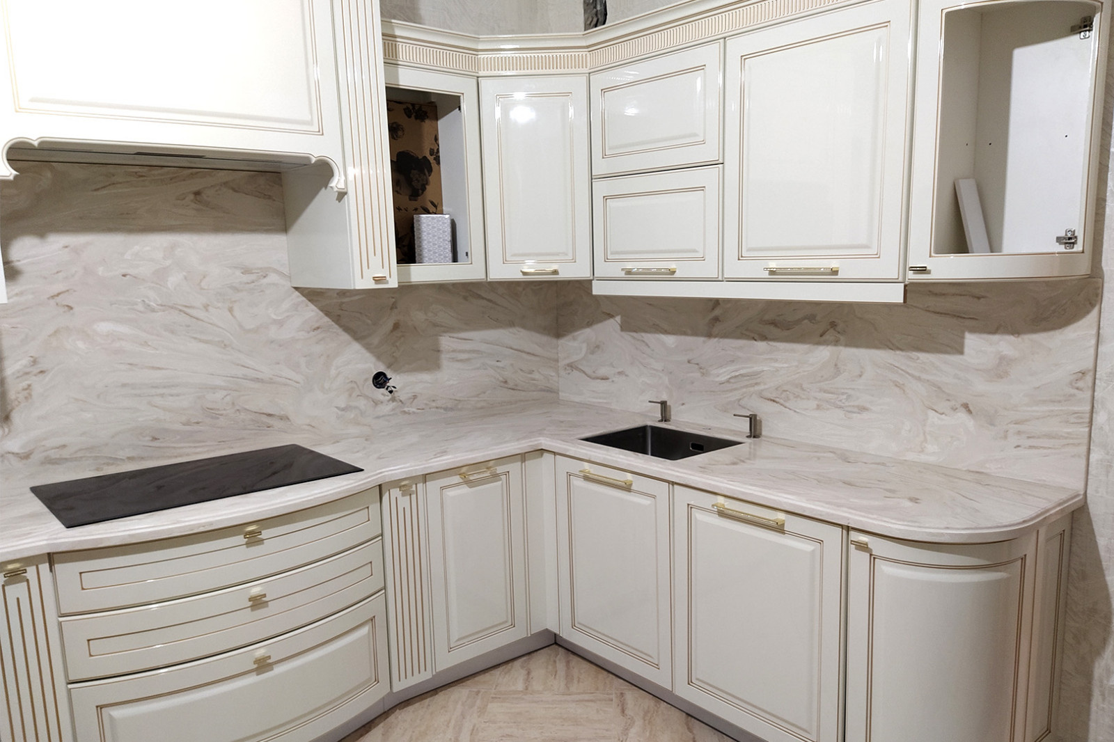 Столешница с кухонным фартуком из искусственного камня Corian Dune Prima