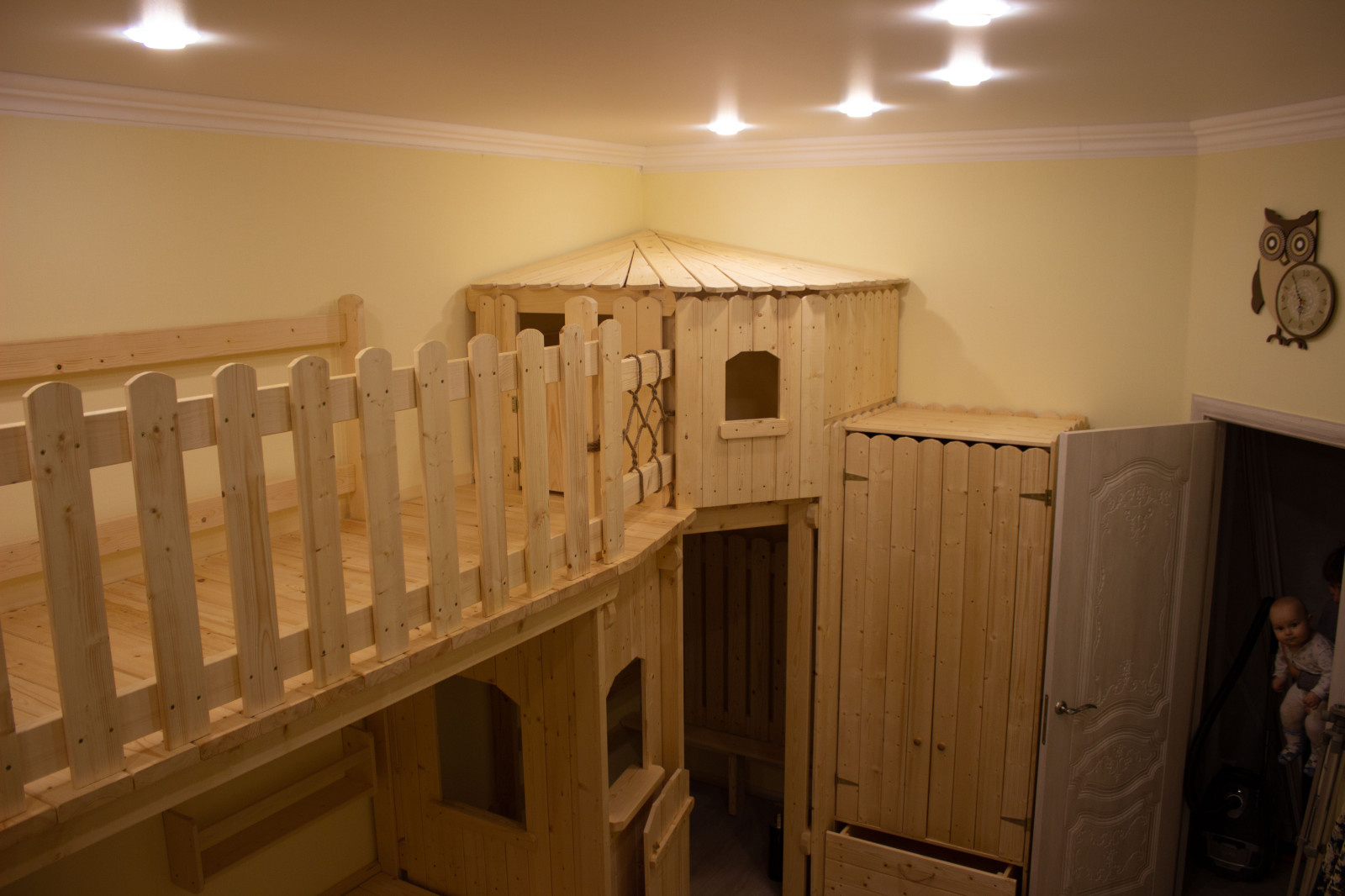 Детский интерьер из дерева для Эрика и его мамы