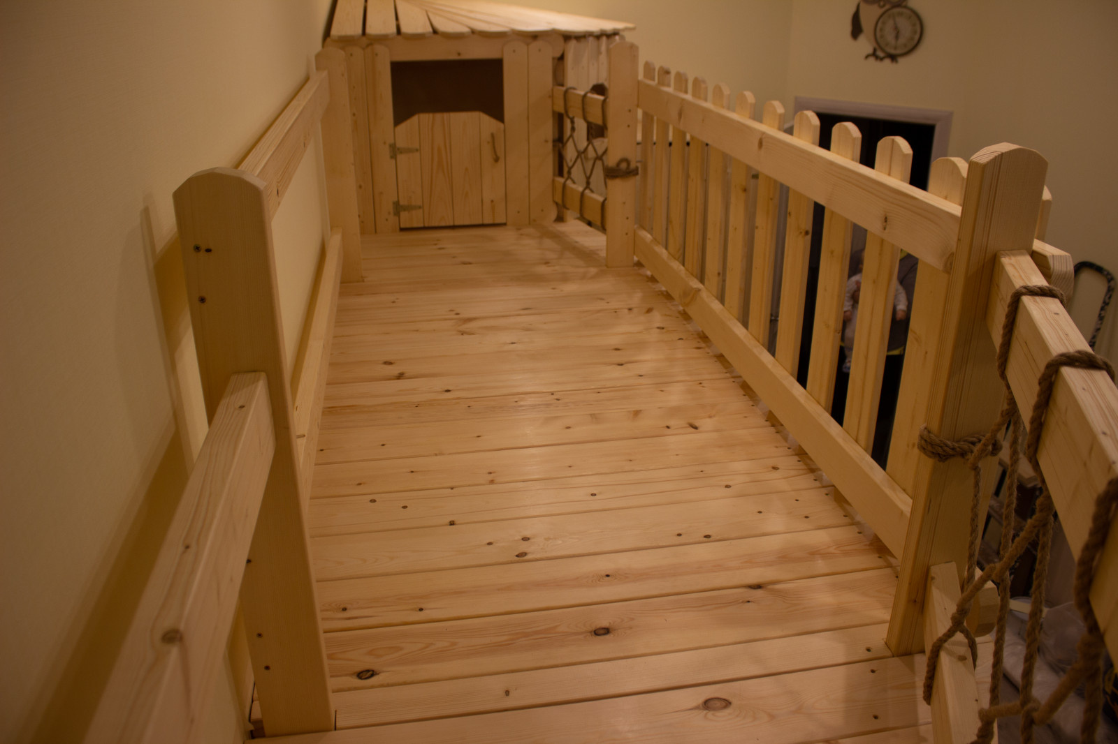 Детский интерьер из дерева для Эрика и его мамы