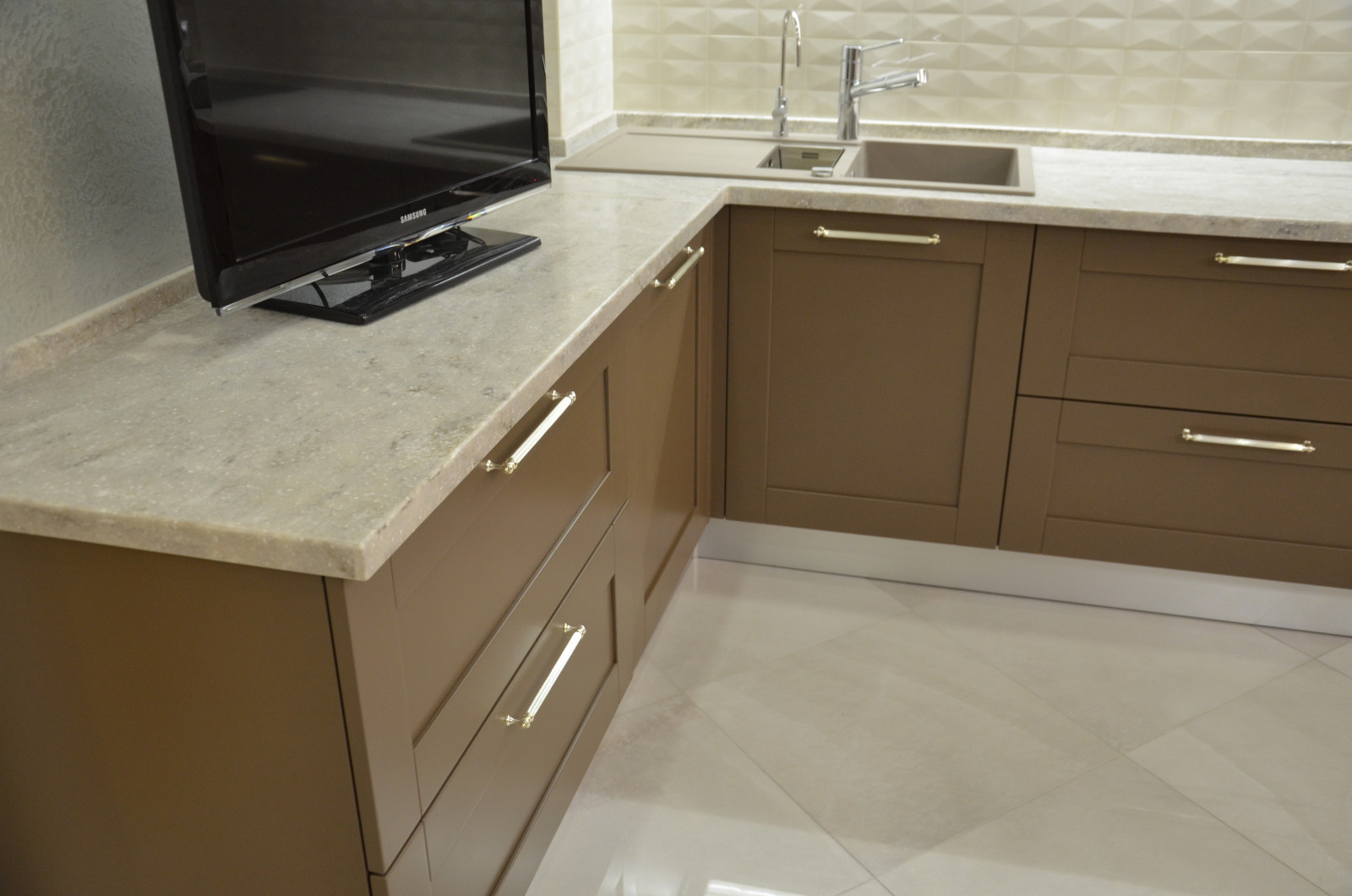 Кухня Кальвадос из массива бука покраска RAL