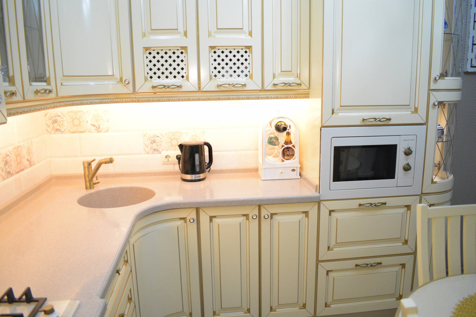 Кухня ЭКО из массива бука с золотой патиной