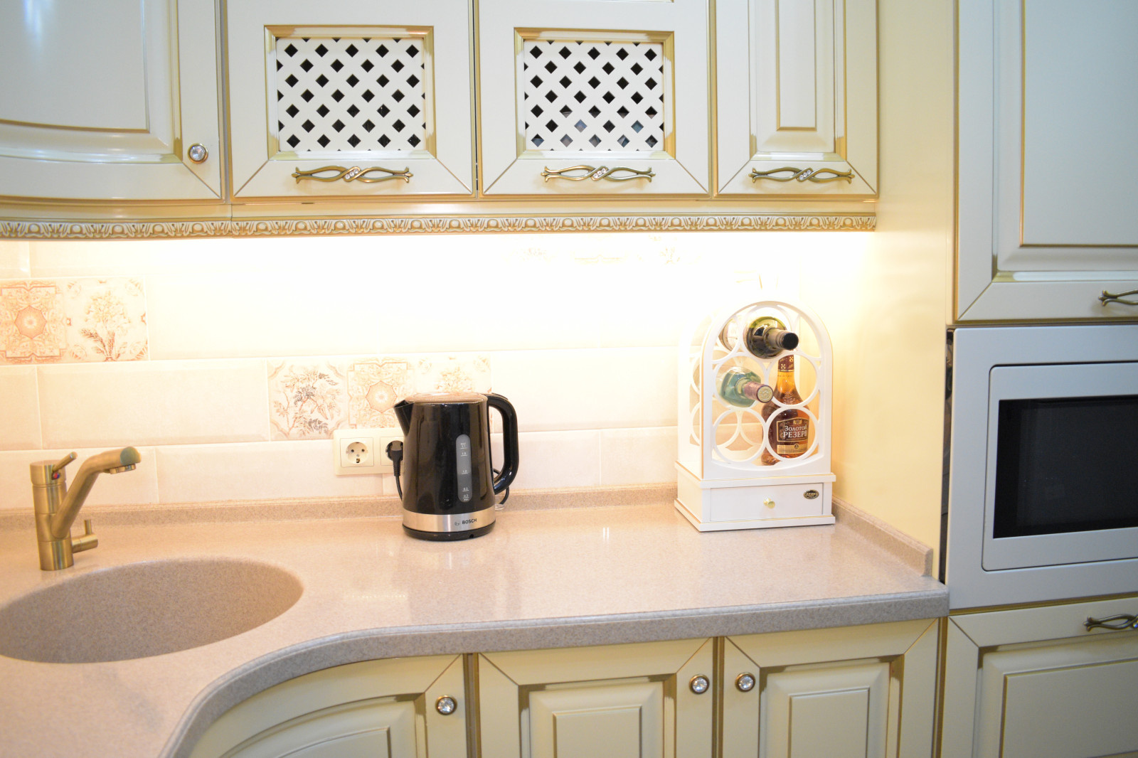 Кухня ЭКО из массива бука с золотой патиной