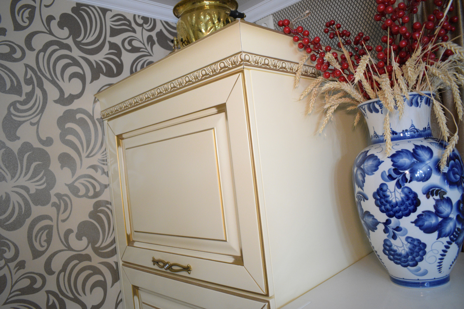 Кухня ЭКО из массива бука с золотой патиной