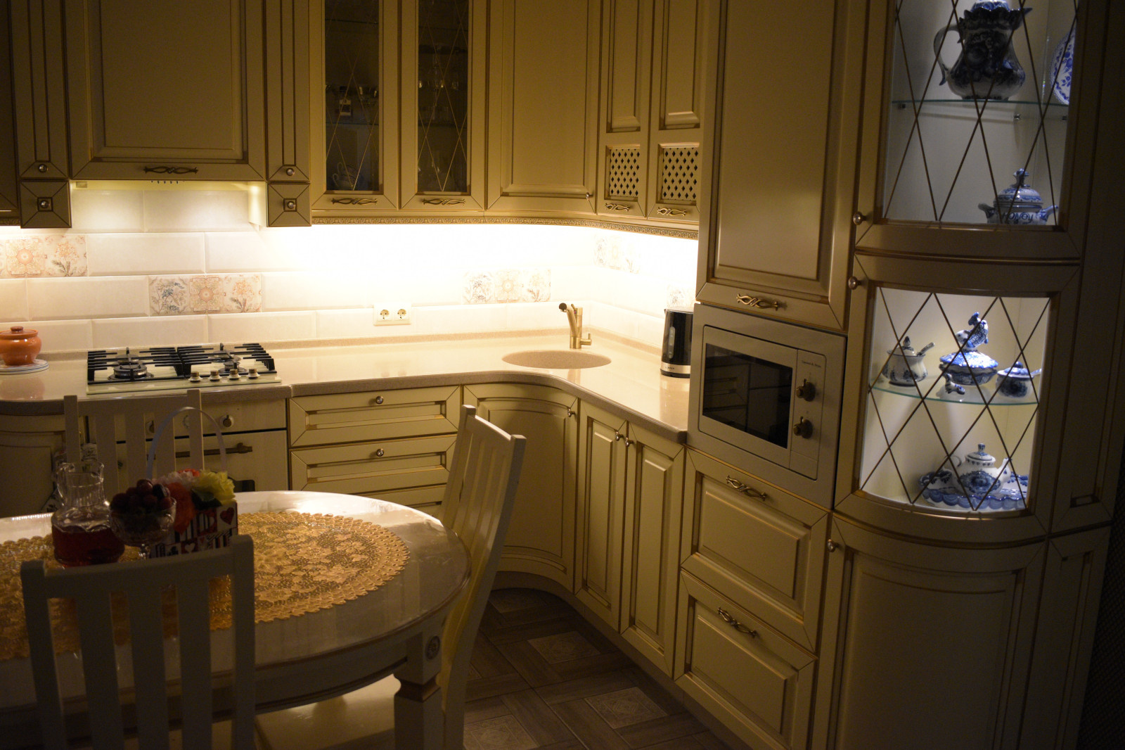 Кухня ЭКО из массива бука с золотой патиной