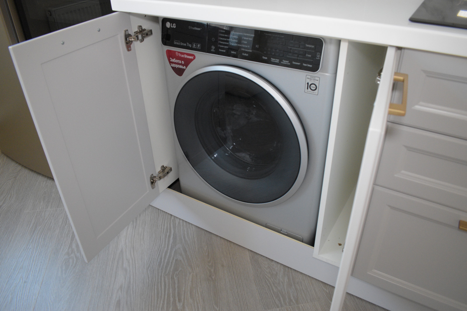 Андора МДФ под потолок с акриловой столешницей