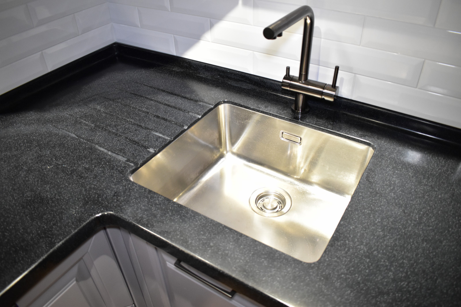 Кухня ЭКО массив бука с акриловой столешницей