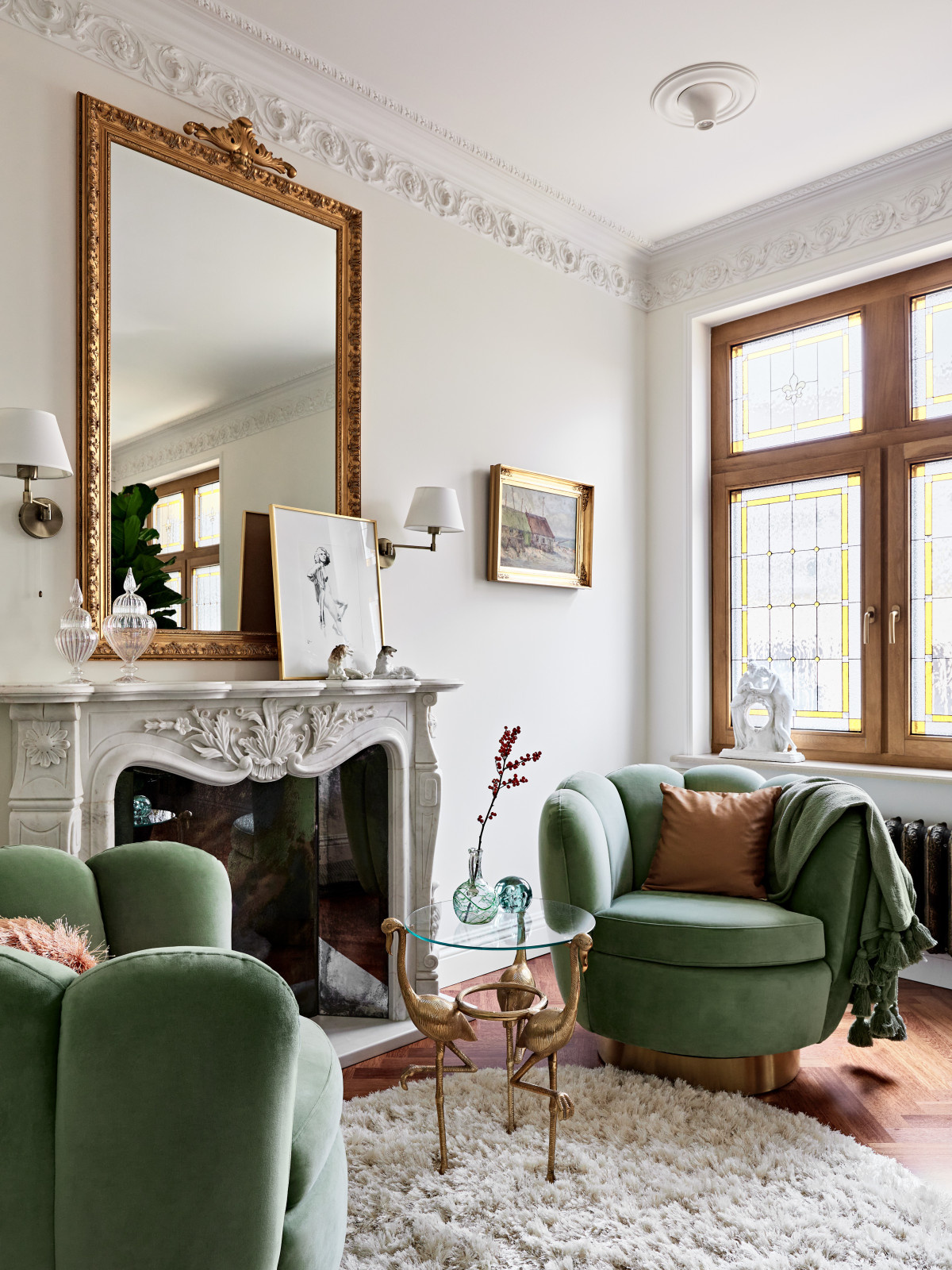 Houzz тур: Квартира с прозрачной кухней и мраморными каминами