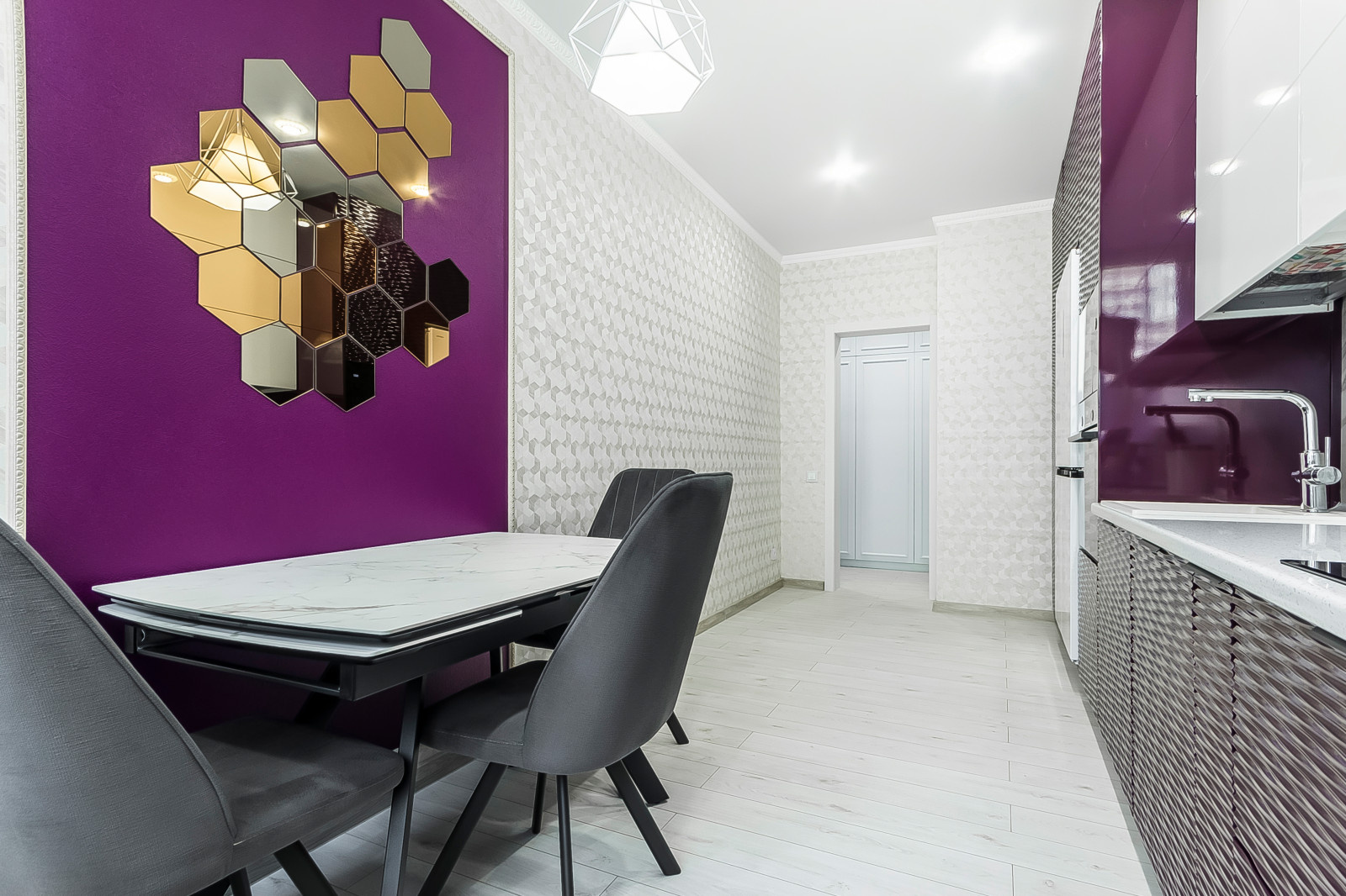 Яркая и функциональная. 2-к квартира в Краснодаре