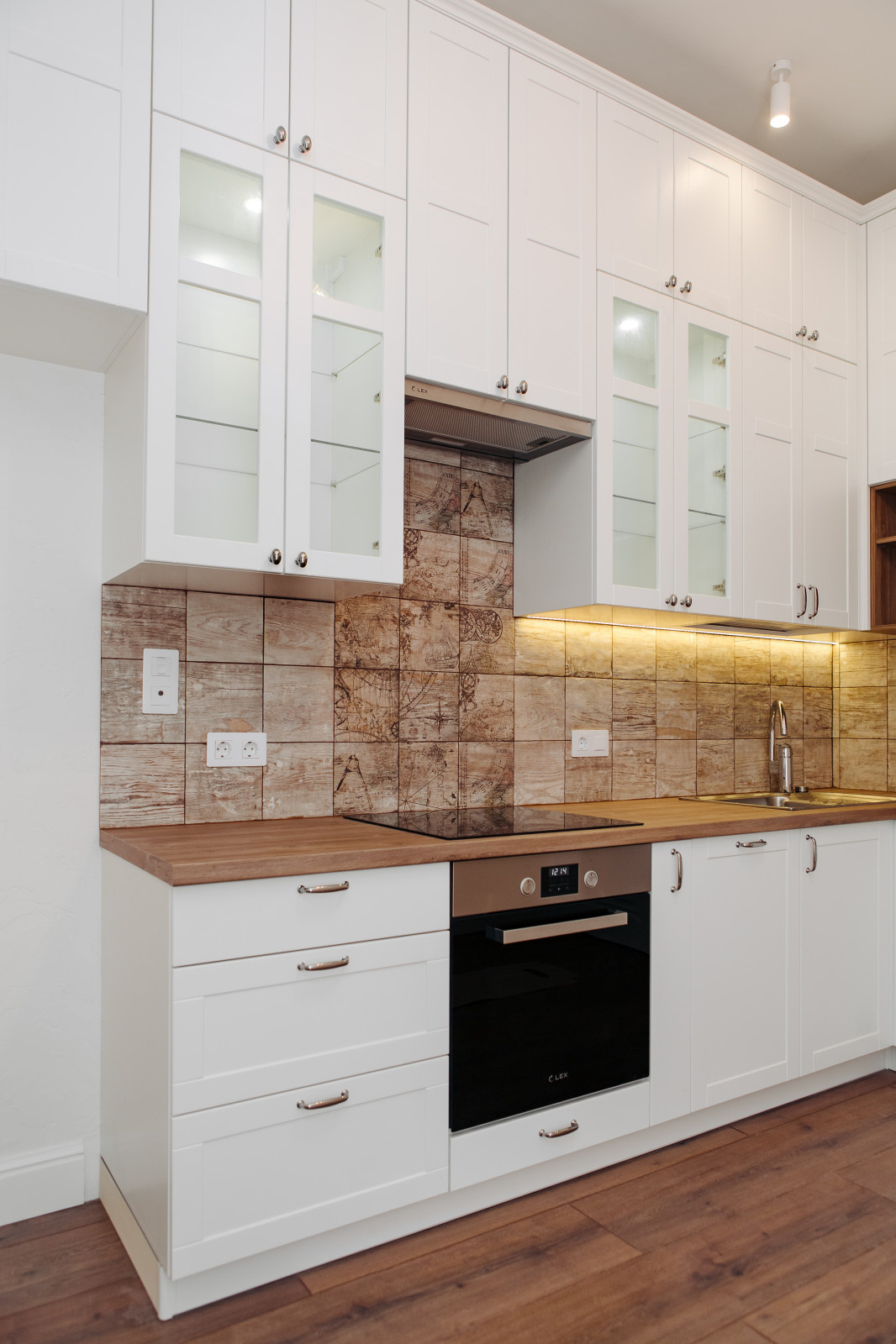 Кухня в скандинавском стиле для юной девушки програмиста