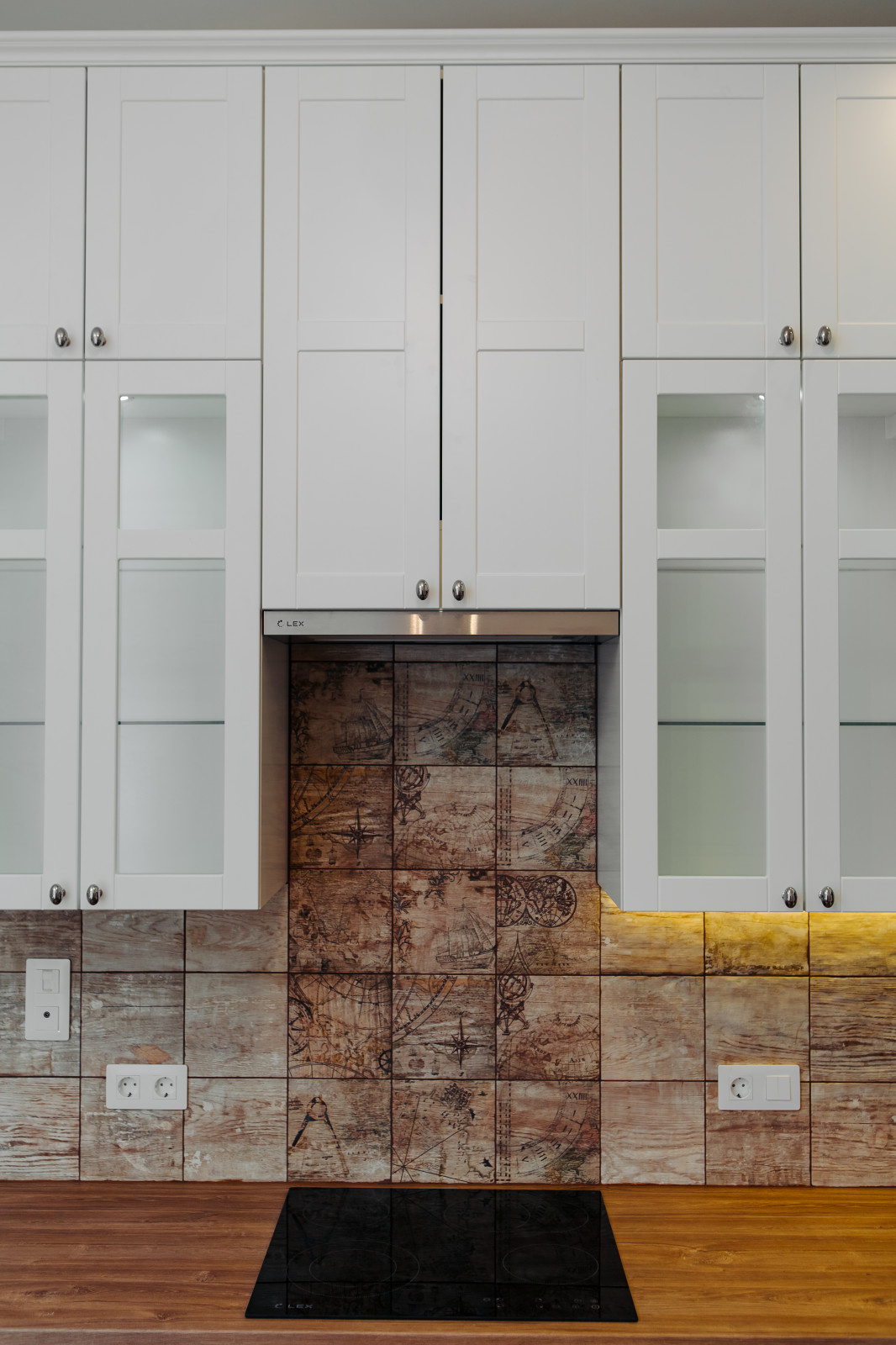 Кухня в скандинавском стиле для юной девушки програмиста