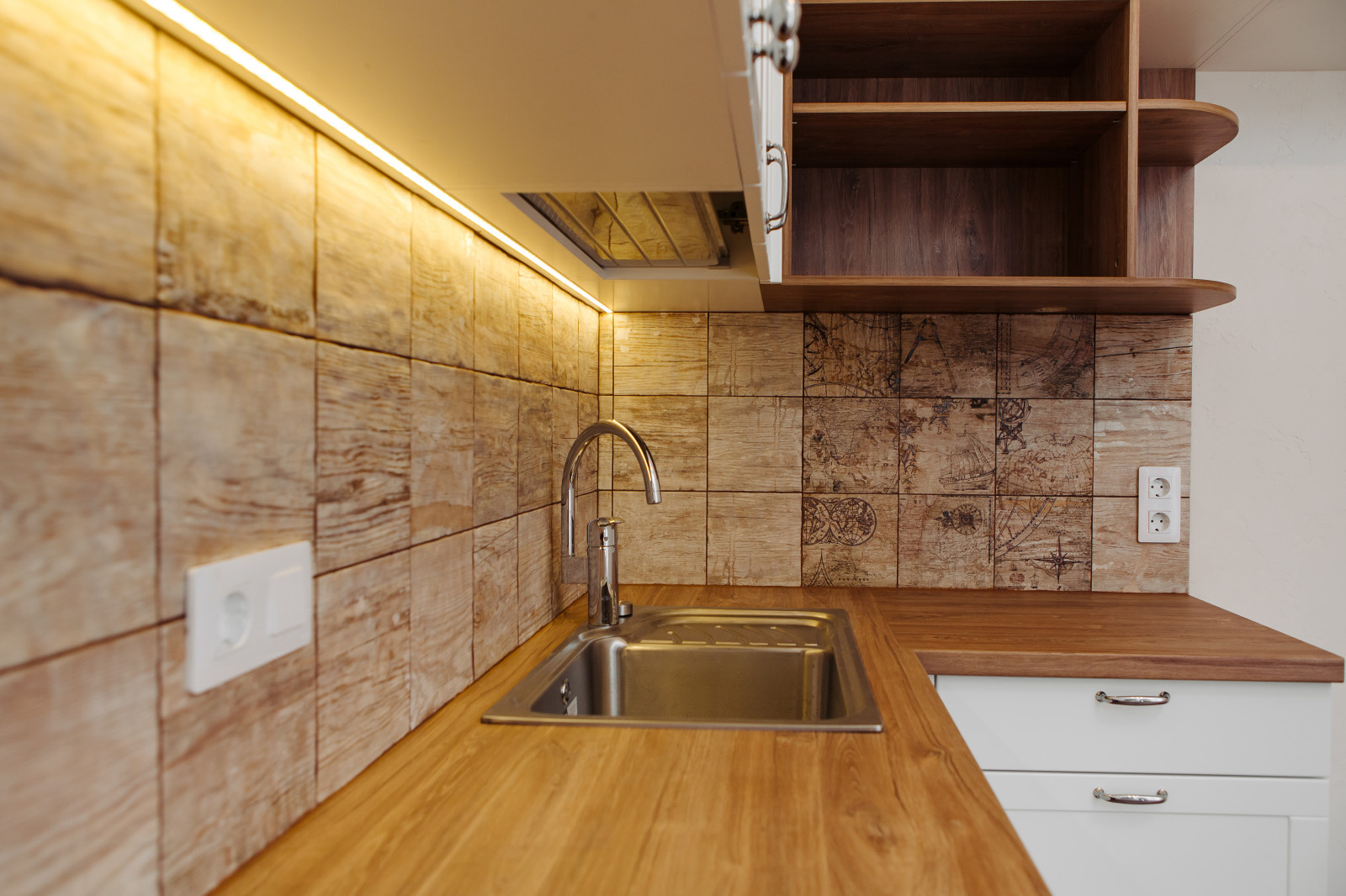 Кухня в скандинавском стиле для юной девушки програмиста