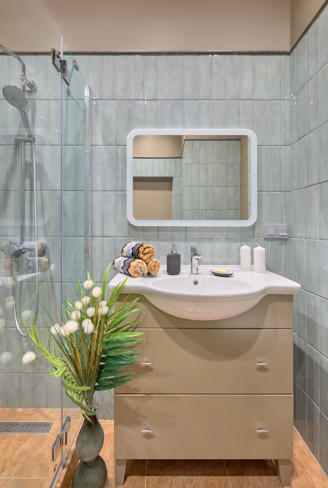 Яркая квартира 46м², Дизайнер Татьяна Нацвина: Публикация Elle Decoration