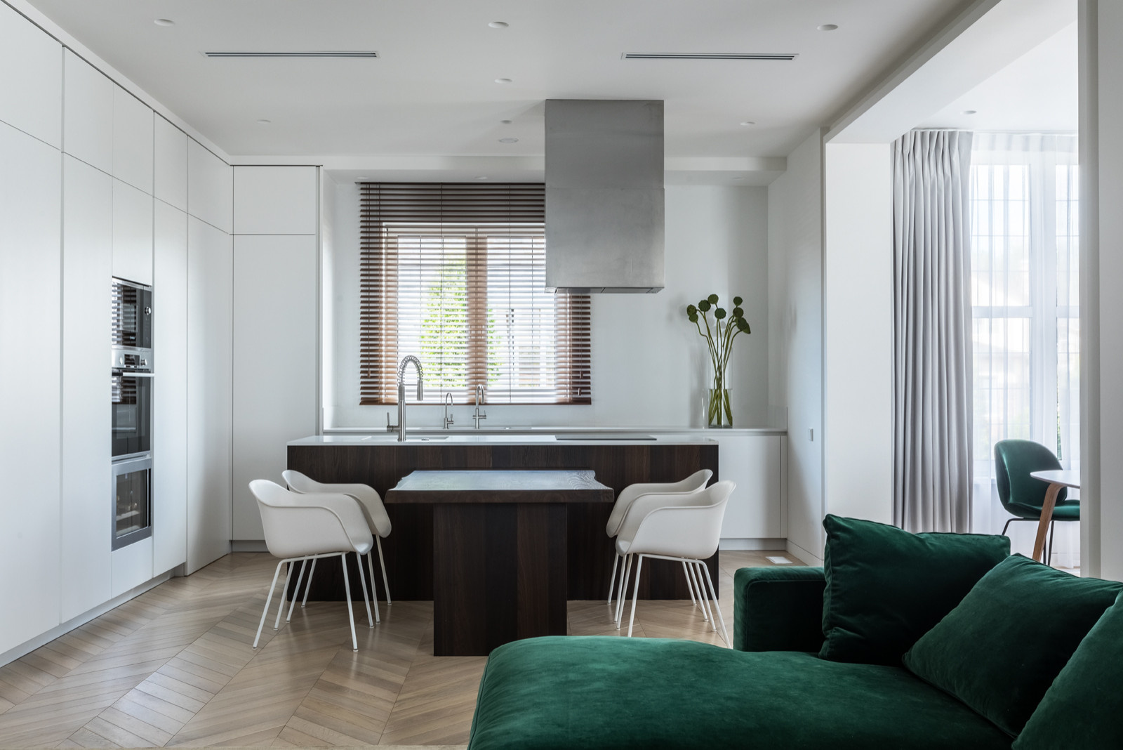 Houzz тур: Дом с рабочей кухней, отдельной игровой и кинозалом