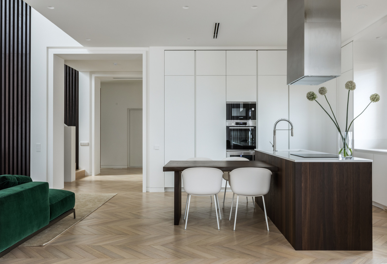 Houzz тур: Дом с рабочей кухней, отдельной игровой и кинозалом