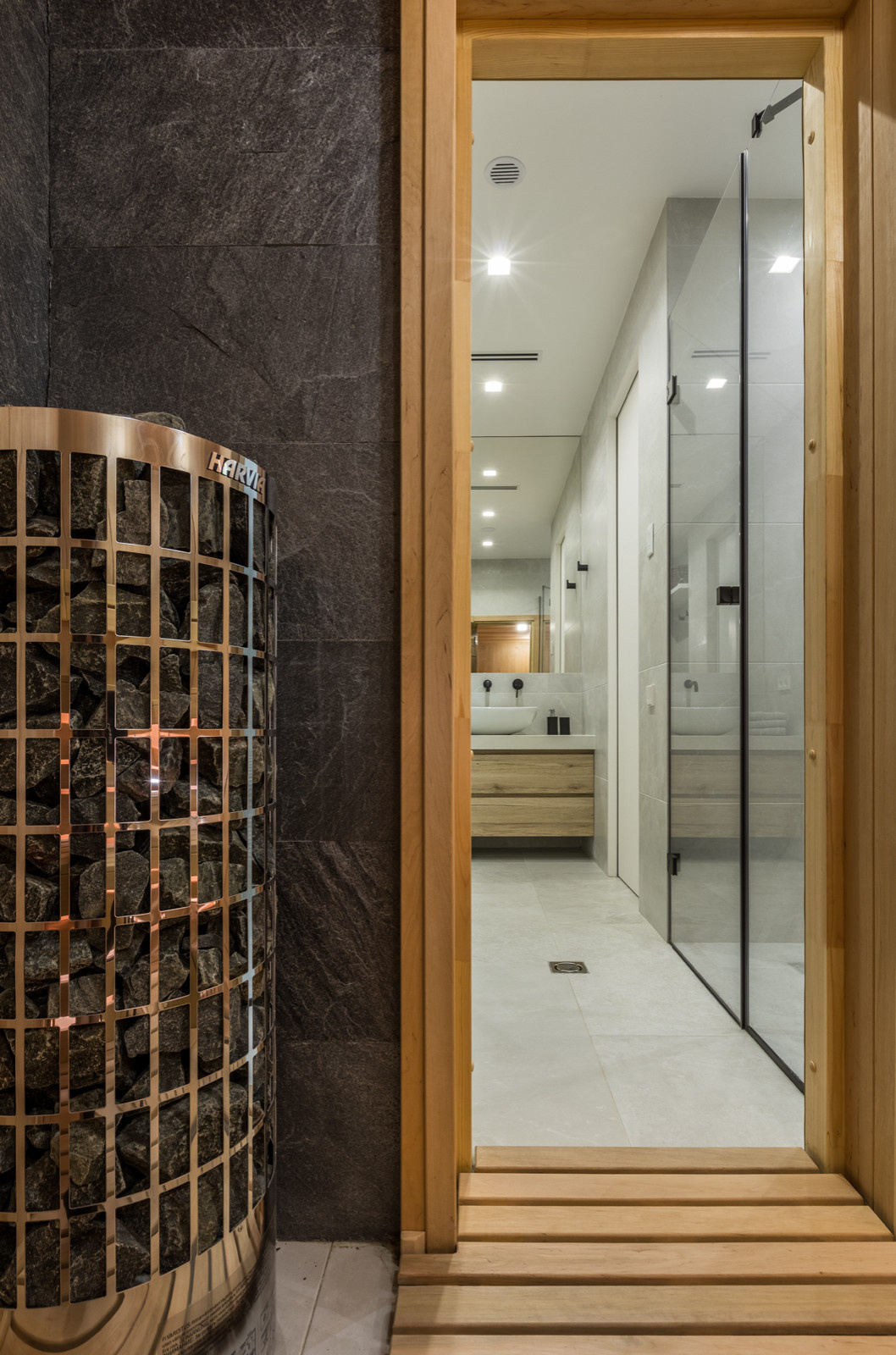 Houzz тур: Дом с рабочей кухней, отдельной игровой и кинозалом