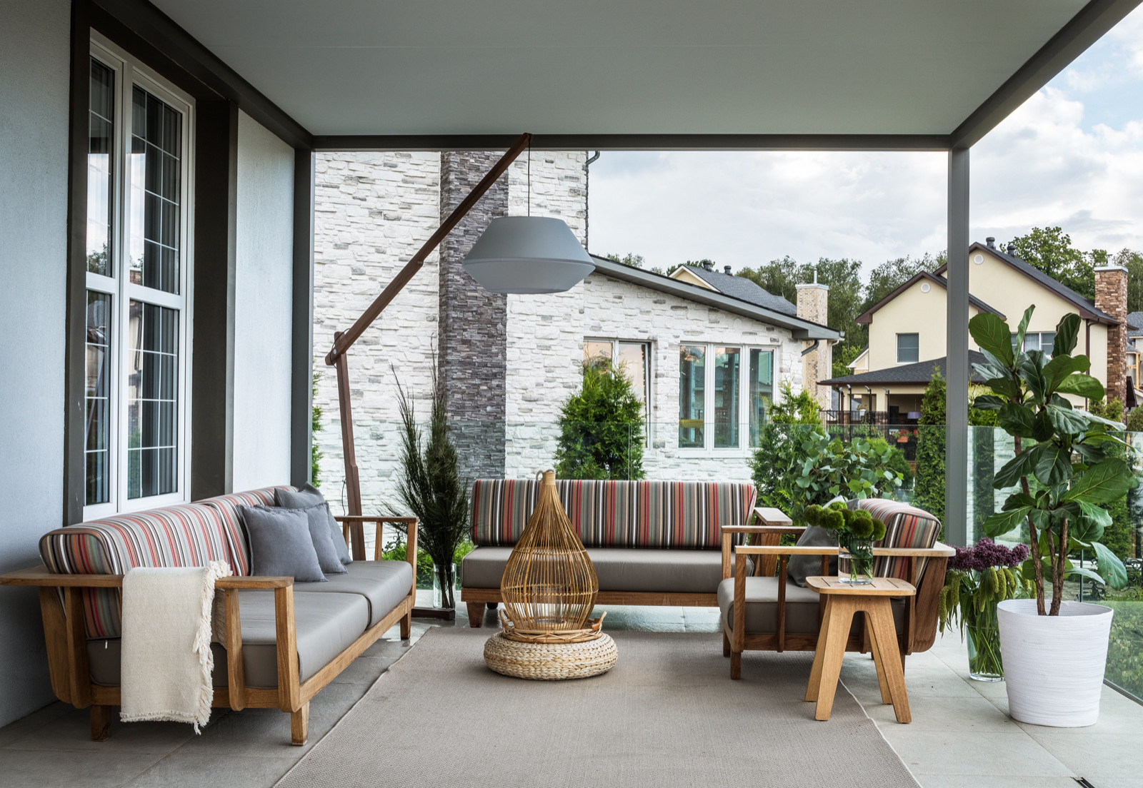 Houzz тур: Дом с рабочей кухней, отдельной игровой и кинозалом