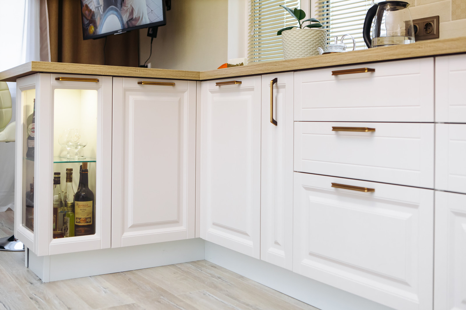 Светлая кухня-гостиная в ЖК Цивилизация