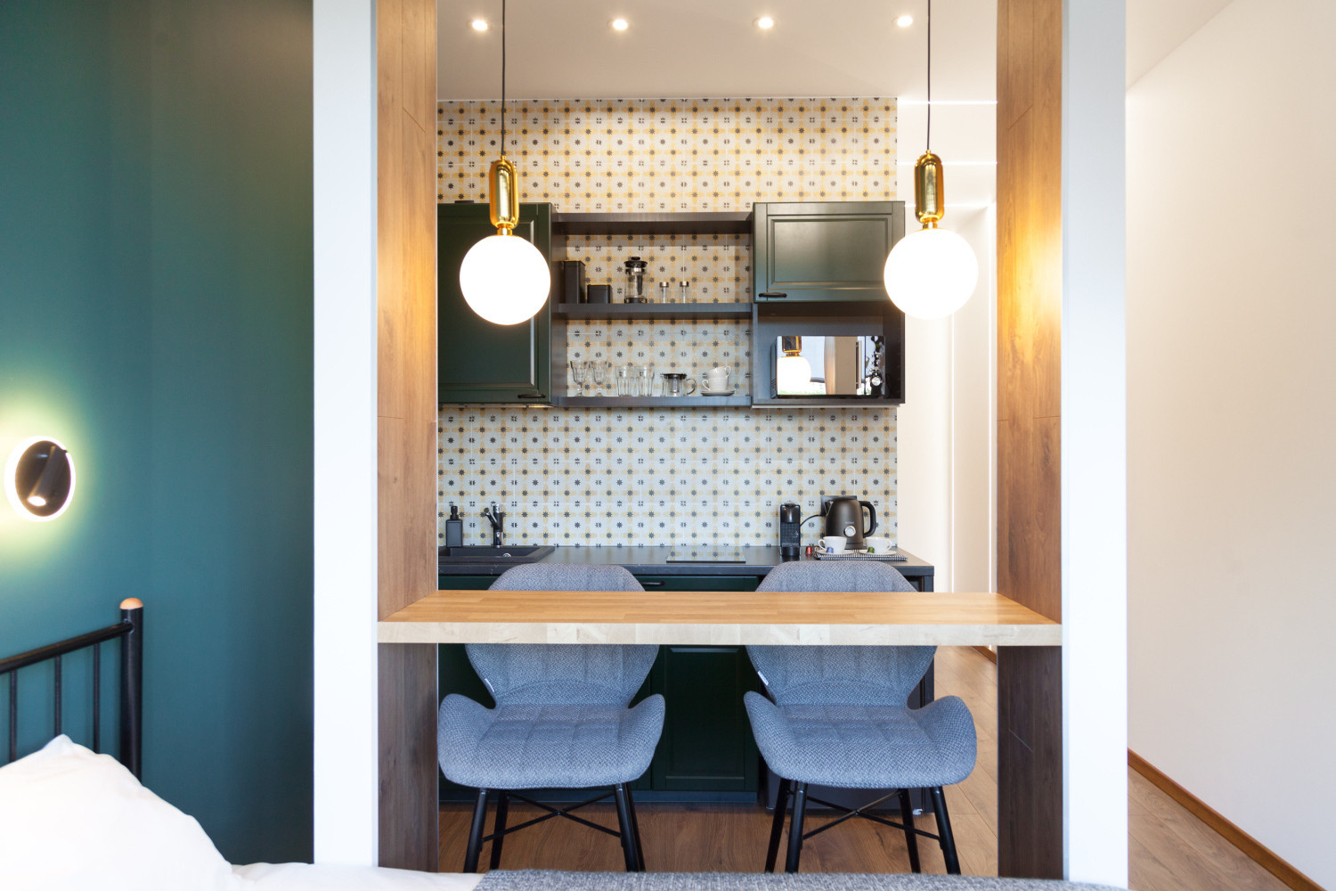 Обложка проекта: "Инстаграмная" студия в зеленых тонах