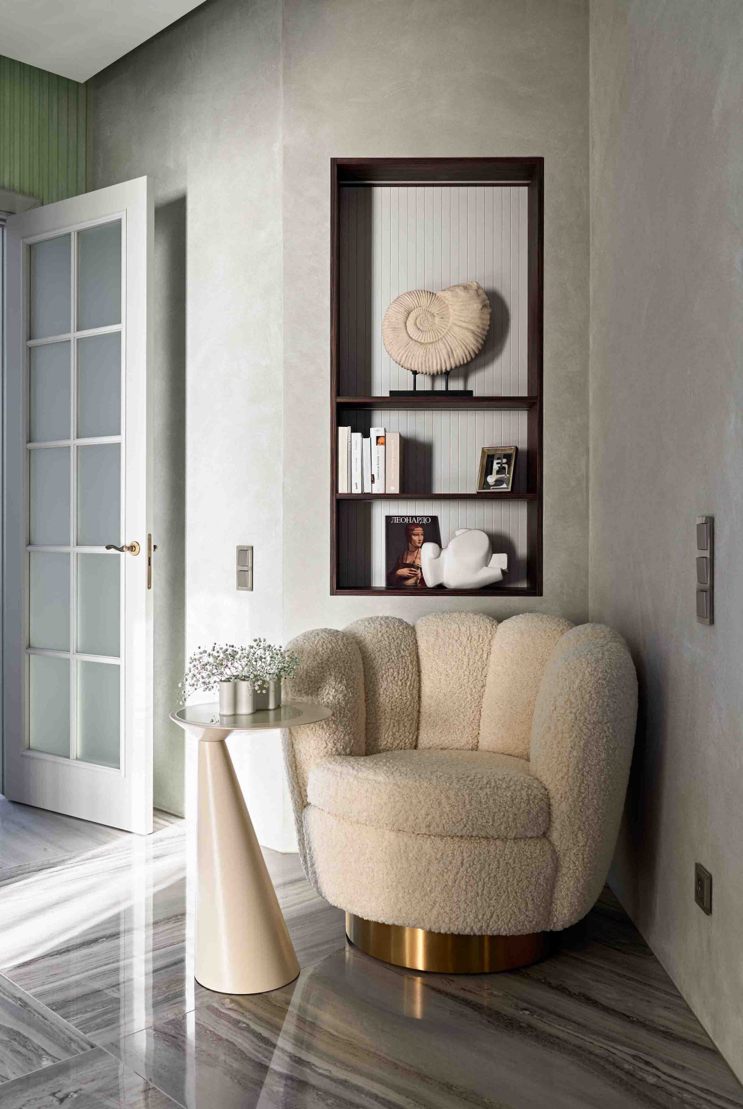 Hedonist Apartment