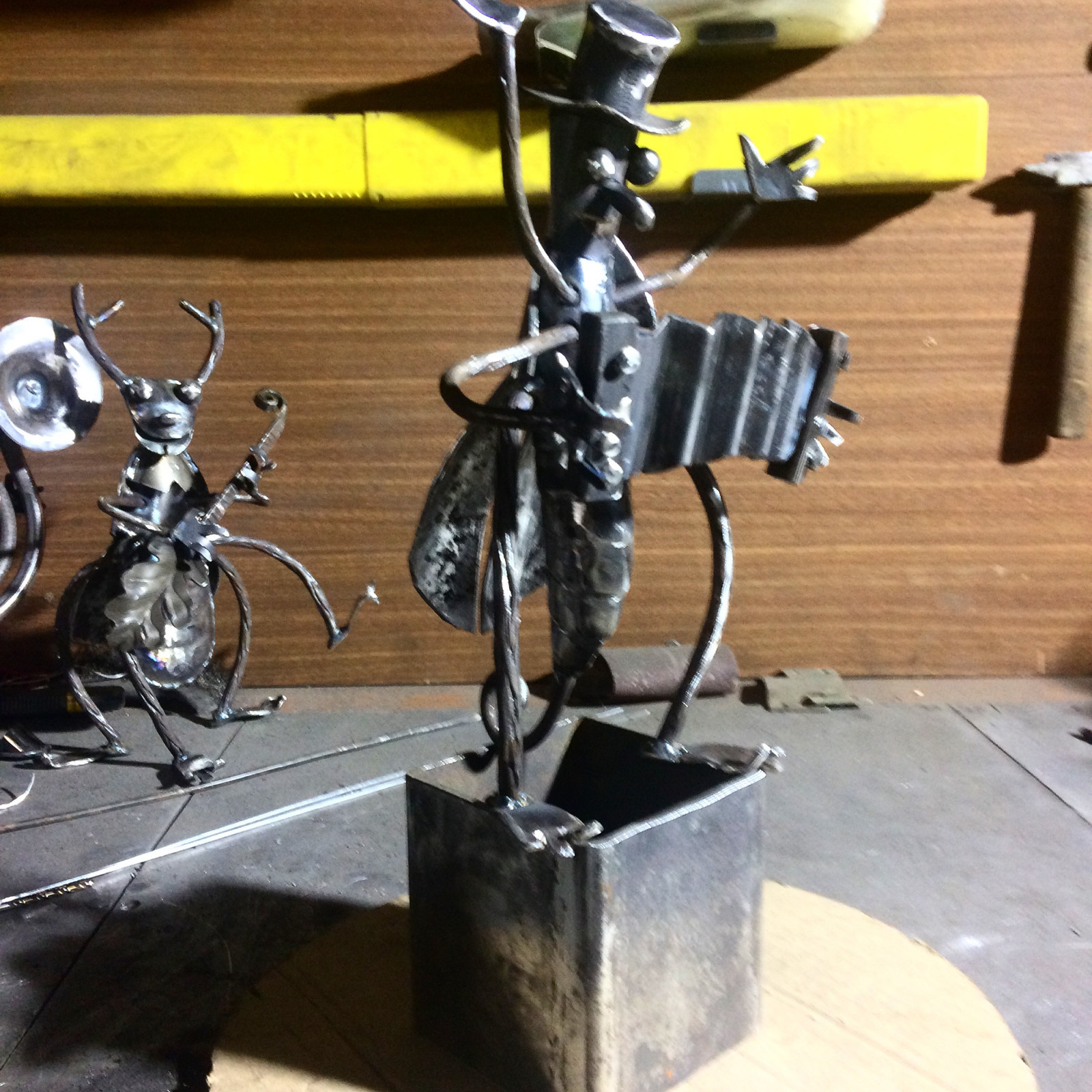 Кованые персонажи для дома и сада.