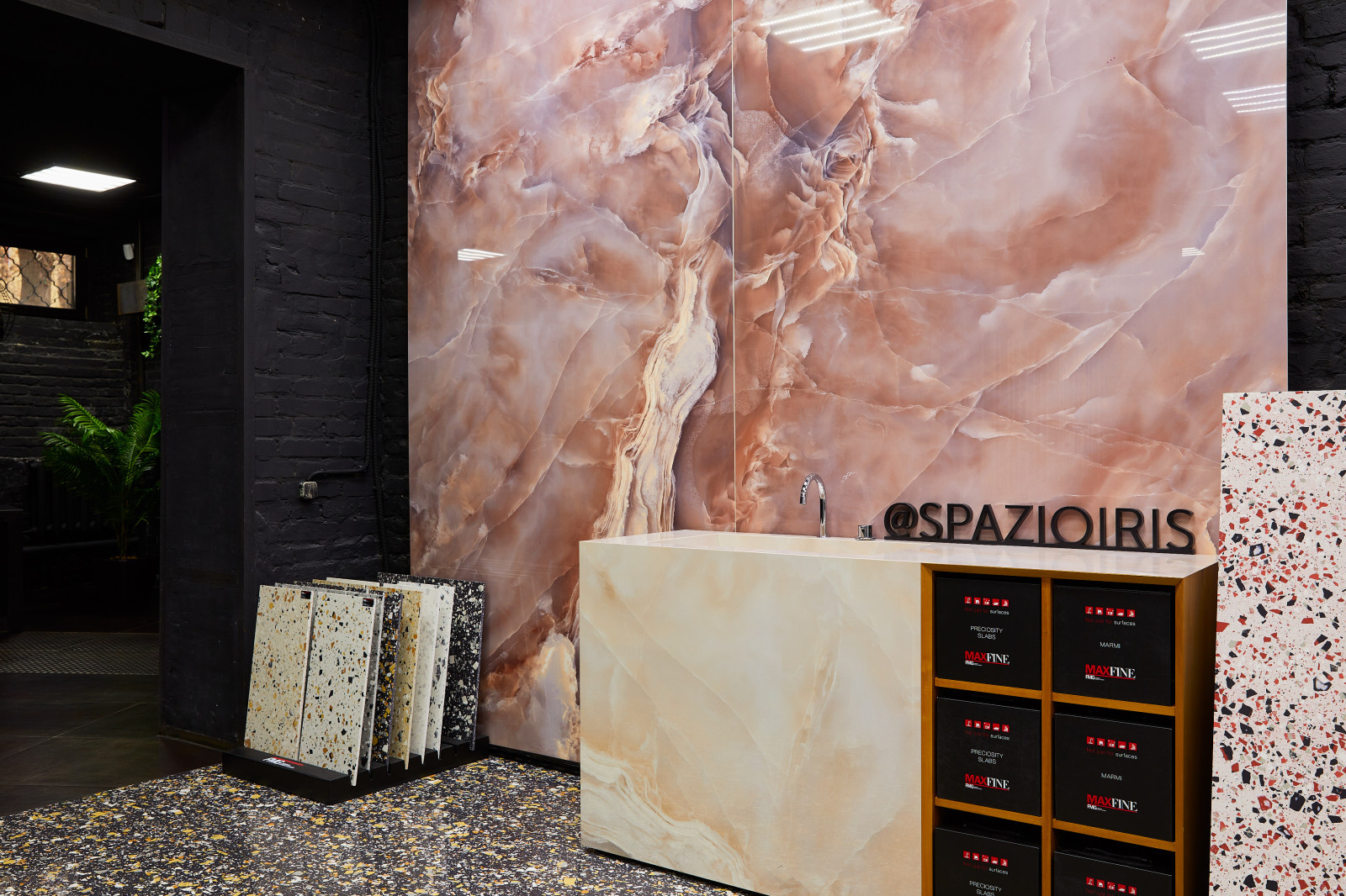 Экспозиция шоурума SpazioIris Moscow