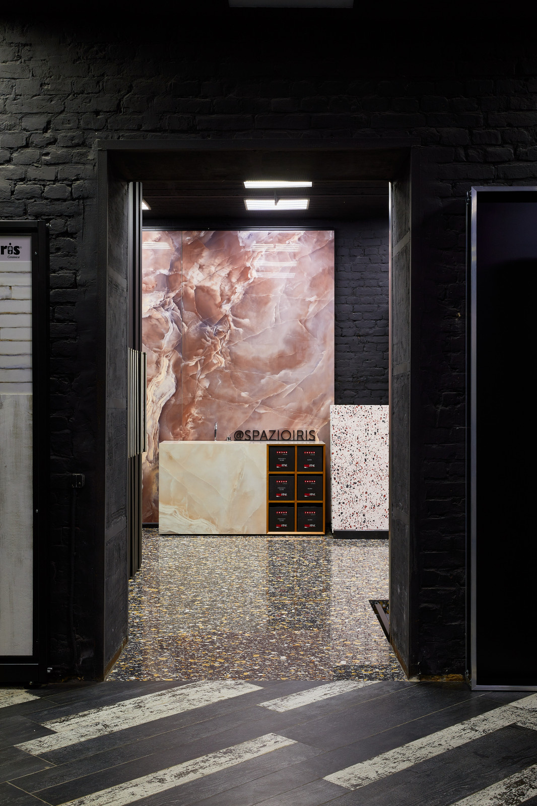 Экспозиция шоурума SpazioIris Moscow