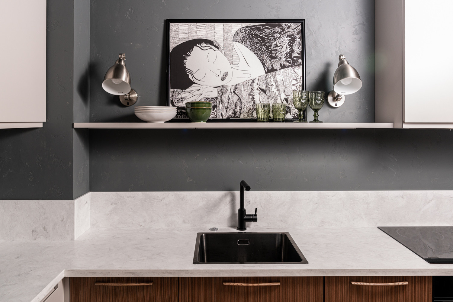 До и после: Кухня со спящей японкой