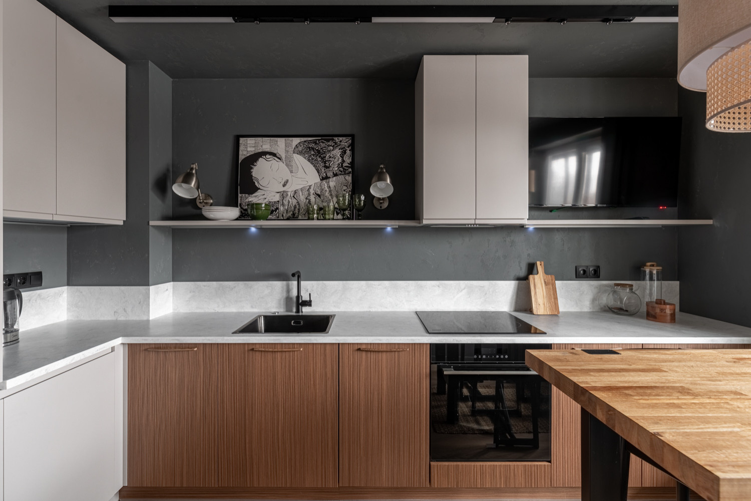 До и после: Кухня со спящей японкой