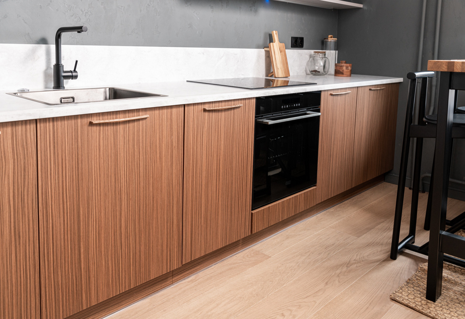 До и после: Кухня со спящей японкой