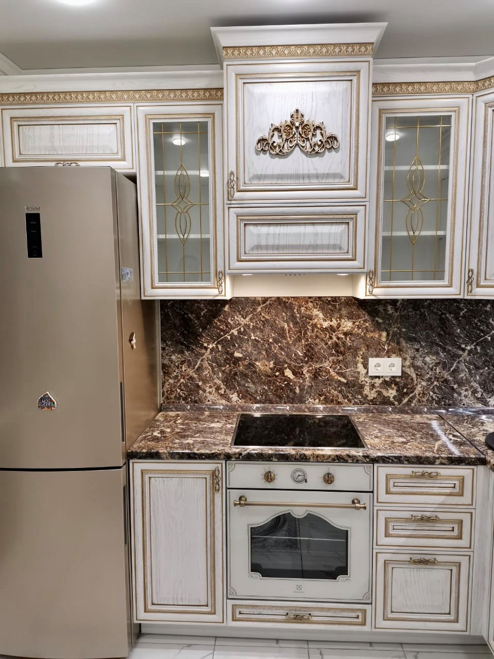 Обложка проекта: Угловая классическая кухня Массив дуба Берта