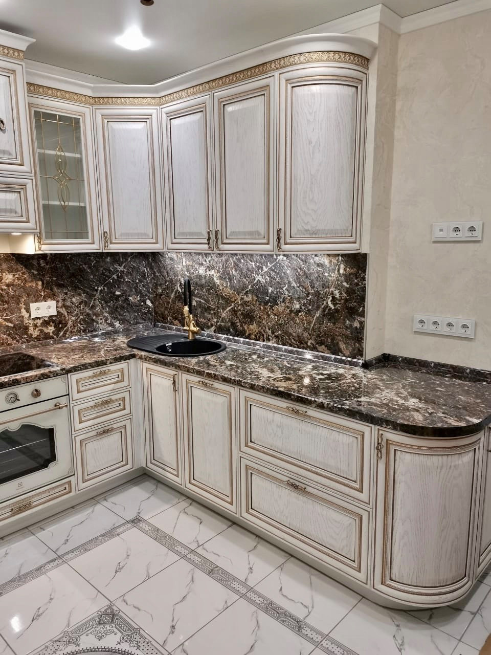 Угловая классическая кухня Массив дуба Берта