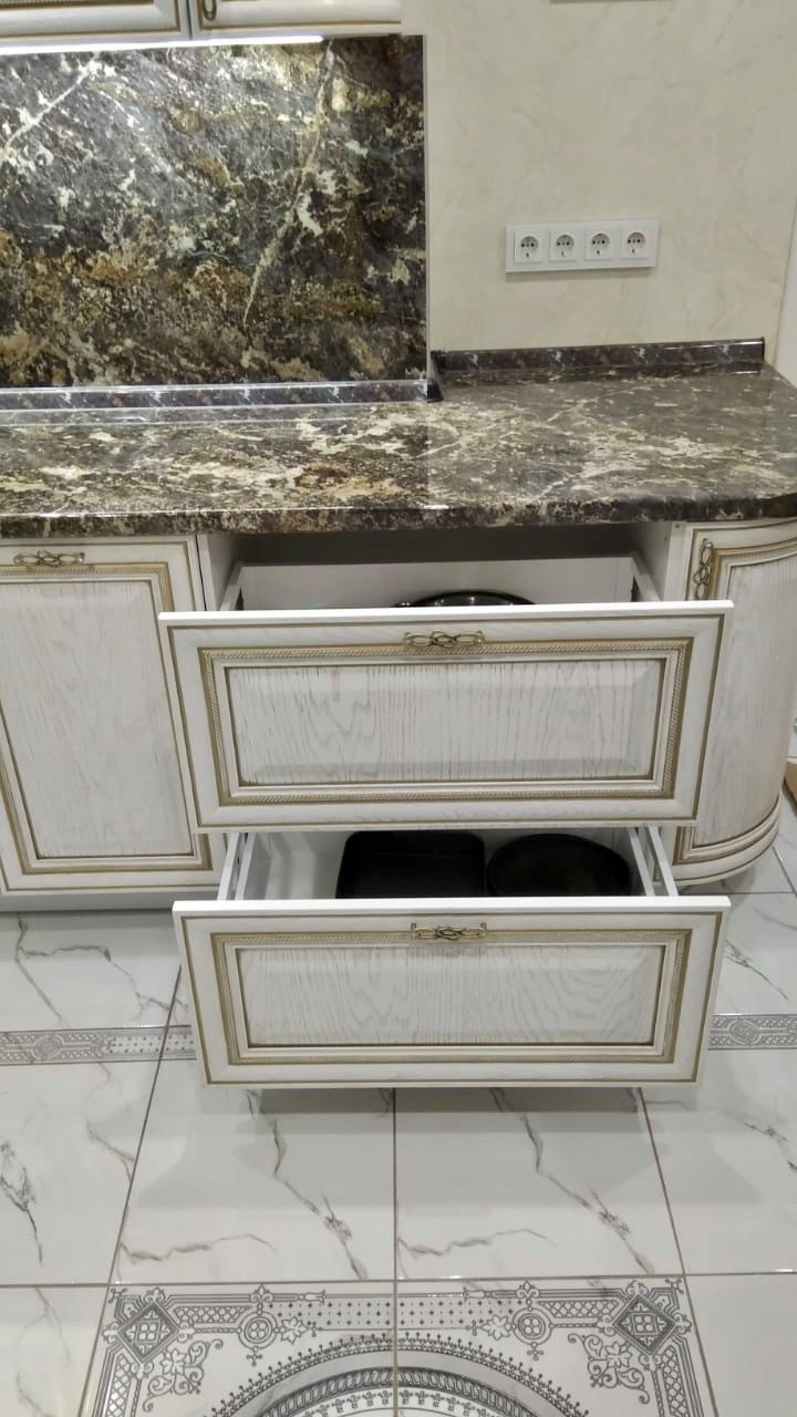 Угловая классическая кухня Массив дуба Берта