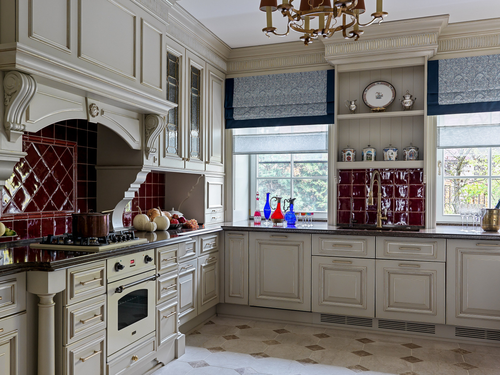 Обложка альбома: Очень большая кухня в стиле "Неоклассика"