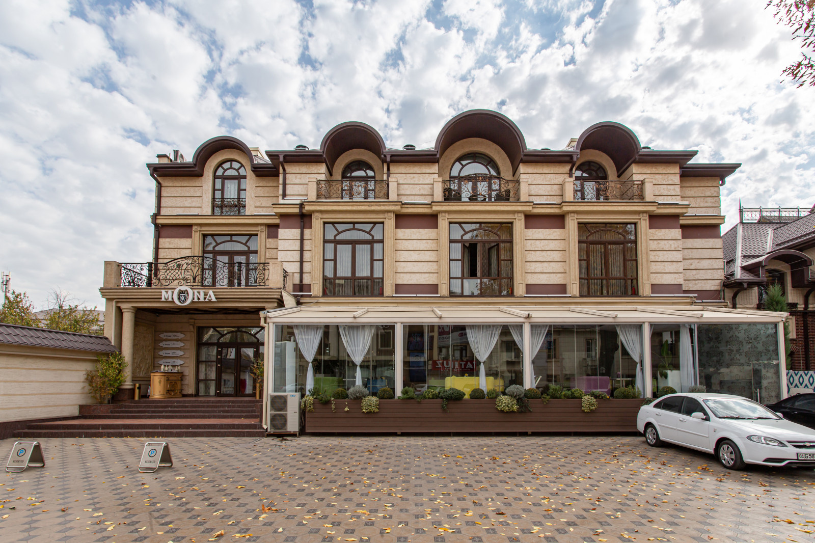ресторан MONA