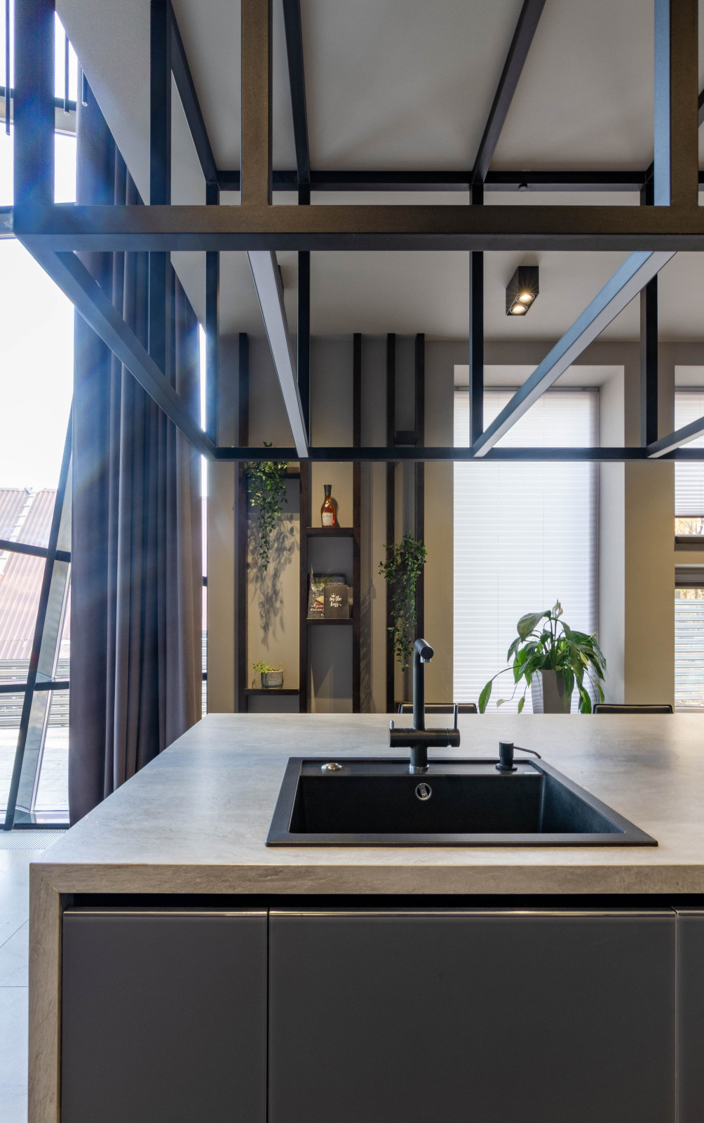 Houzz тур: Неожиданно деконструктивистский частный дом в Саратове
