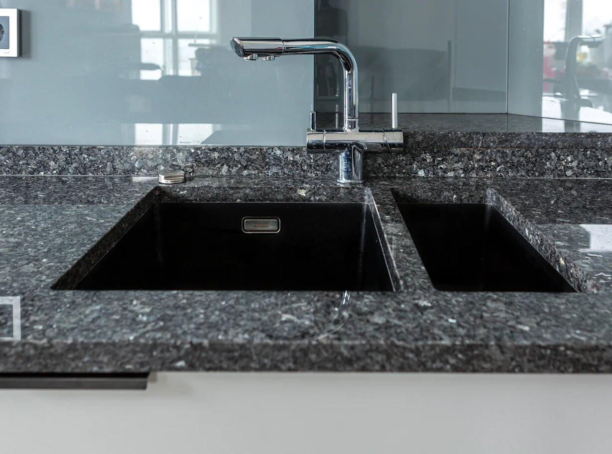 Столешница из гранита Blue Pearl