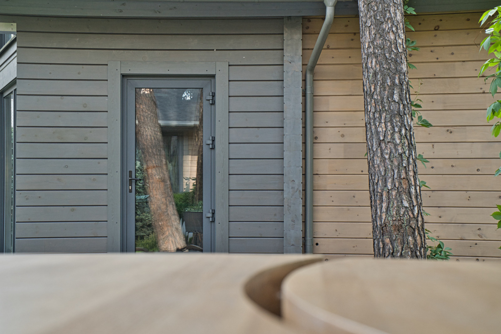 Алюминиевая дверь