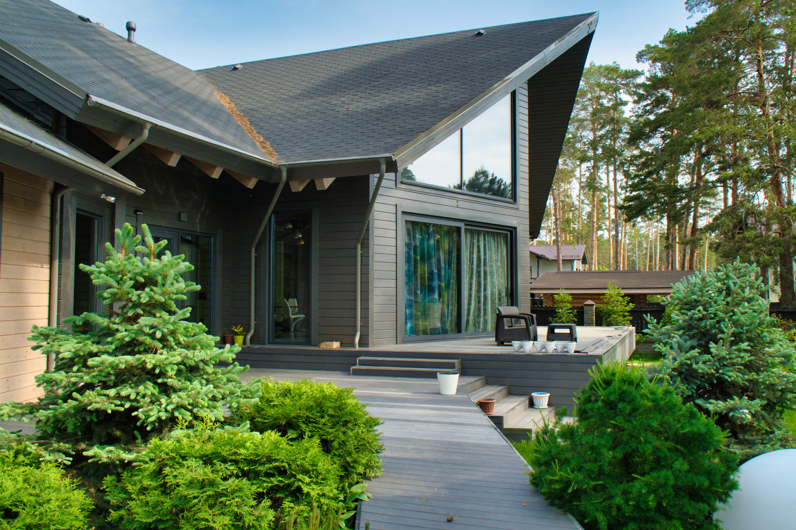 Одноэтажный загородный дом с вторым светом