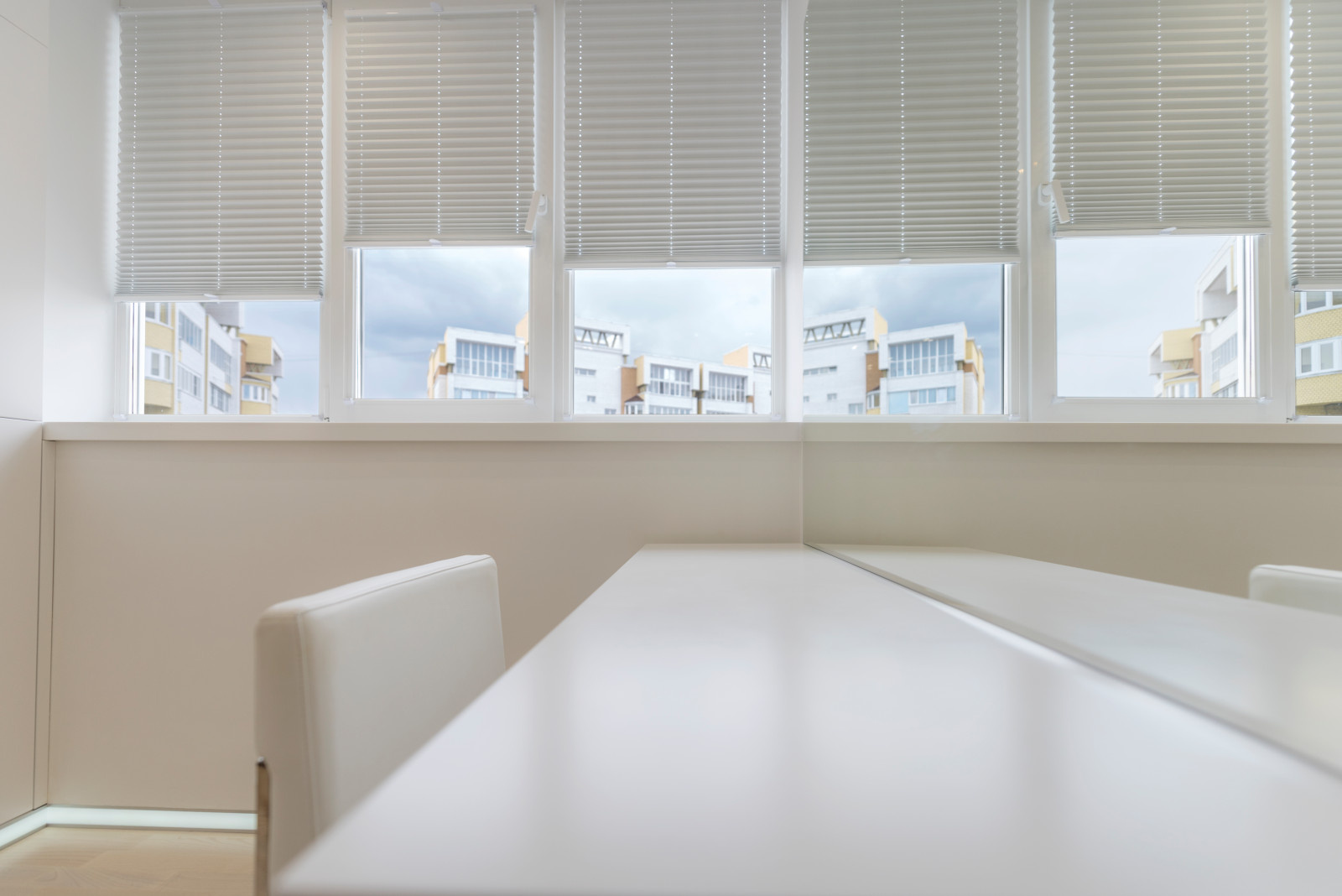 Белые окна без черных рамок