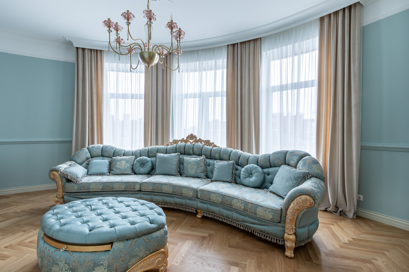 Дворец в многоквартирном доме