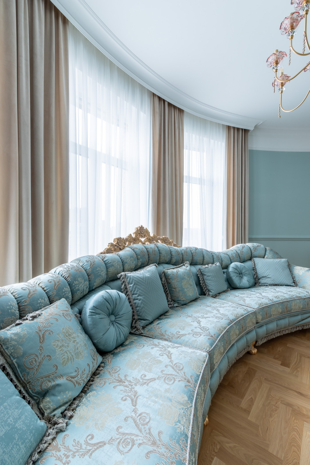 Дворец в многоквартирном доме