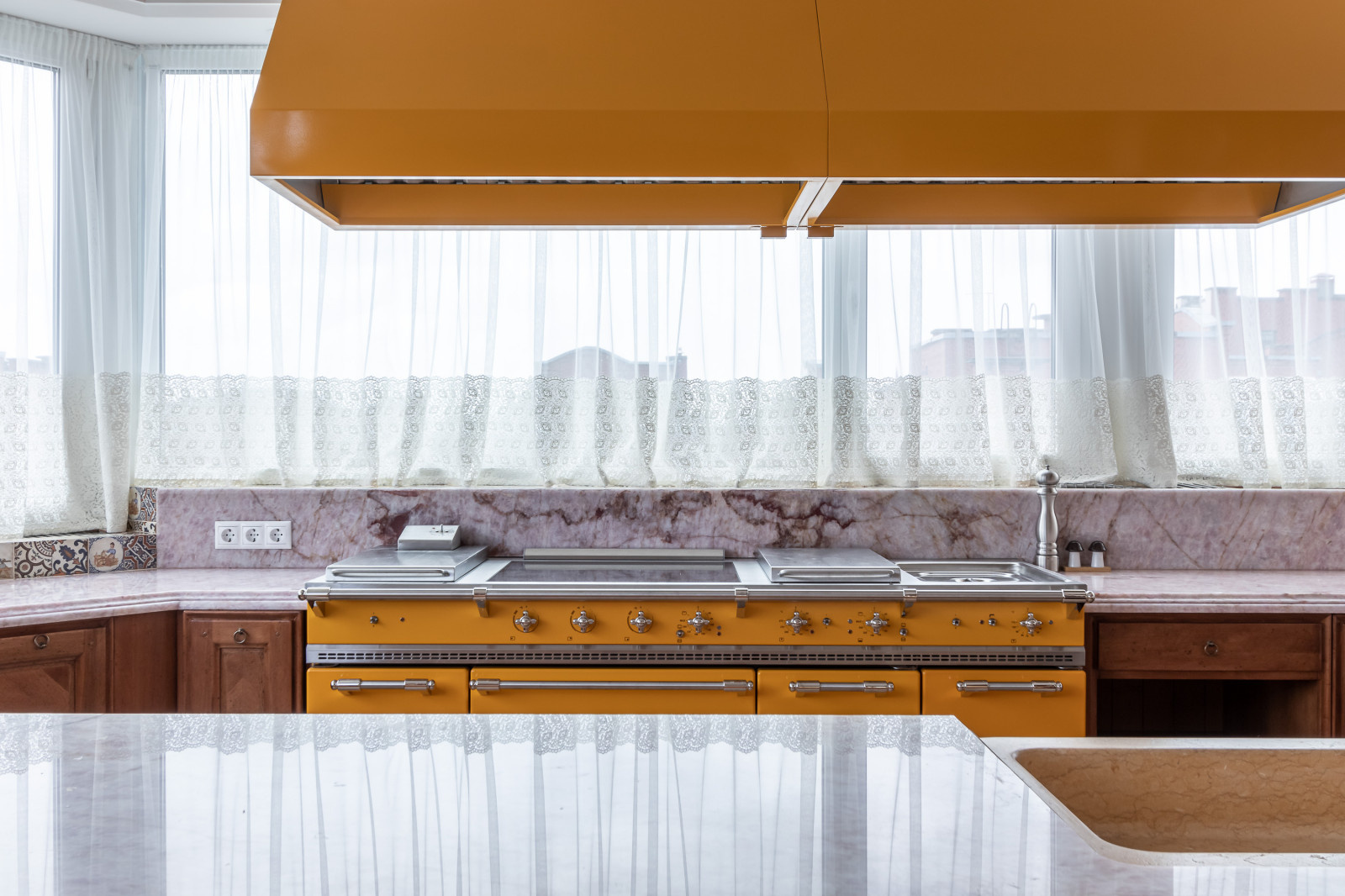 Дворец в многоквартирном доме