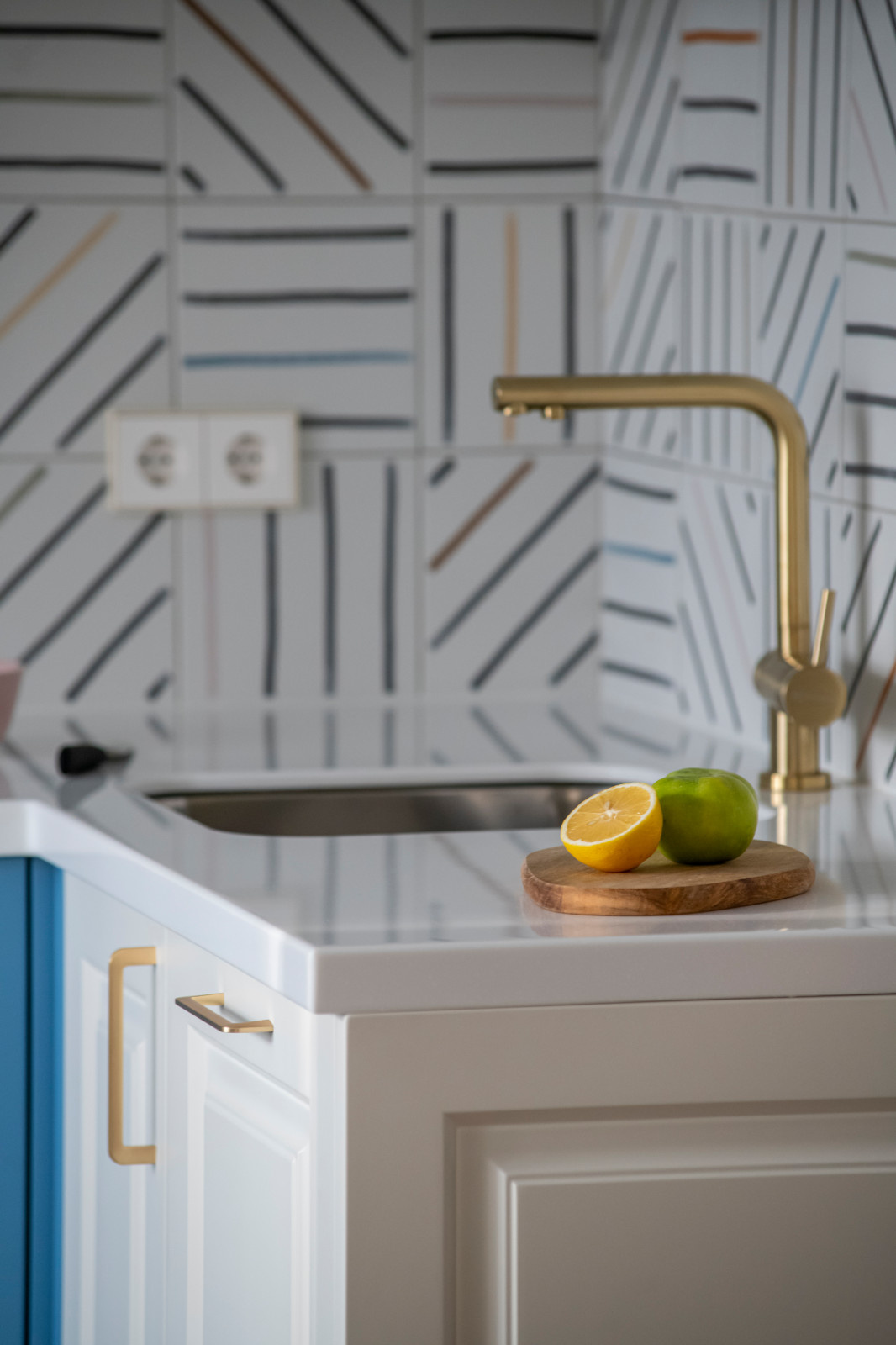 Квартира с акцентами и зеркальной дверью