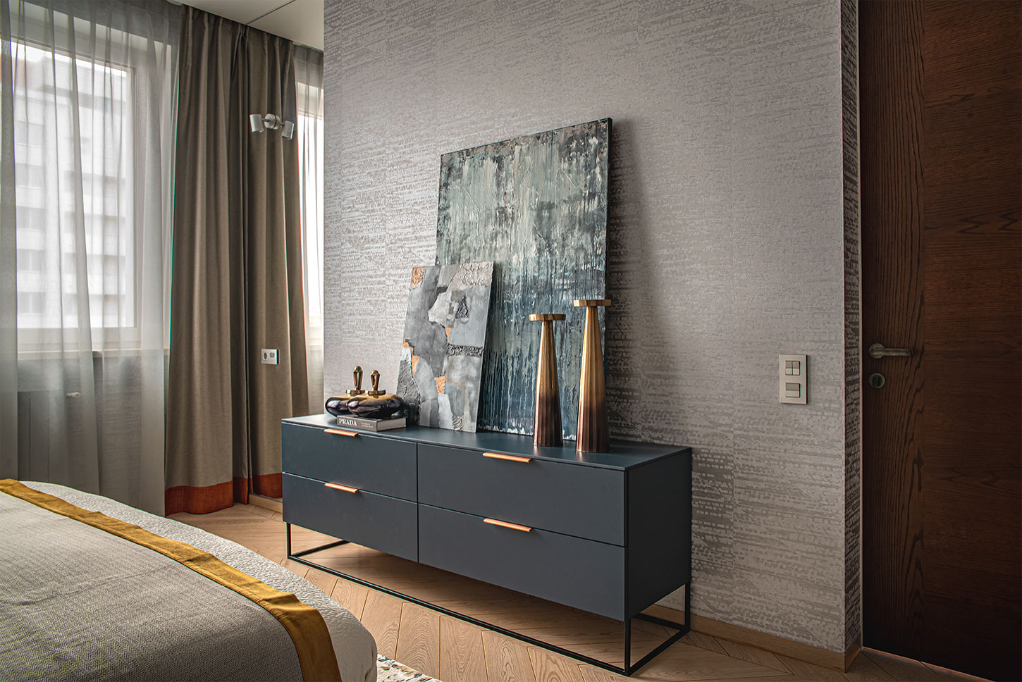 Houzz тур: Интерьер с шестью спрятанными монолитными колоннами