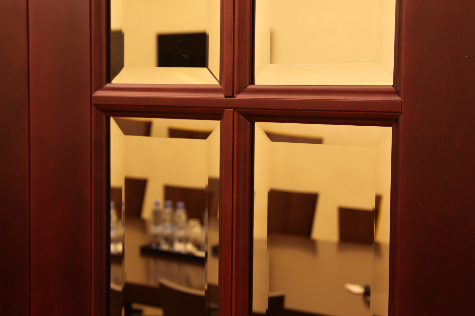 Дирекция спортивного комплекса «Лужники», комната для переговоров.