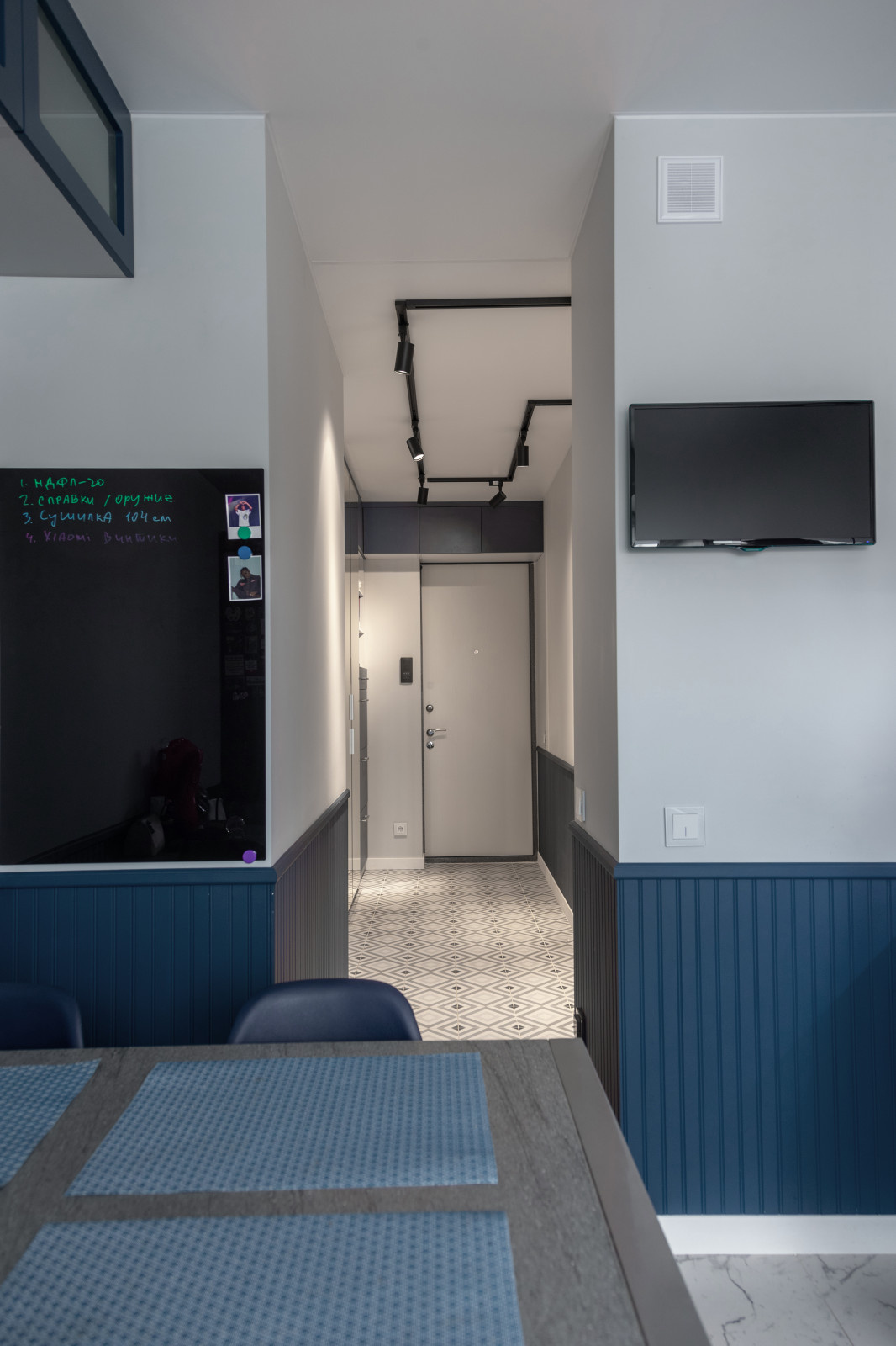 Столовая. Вид на выход в коридор