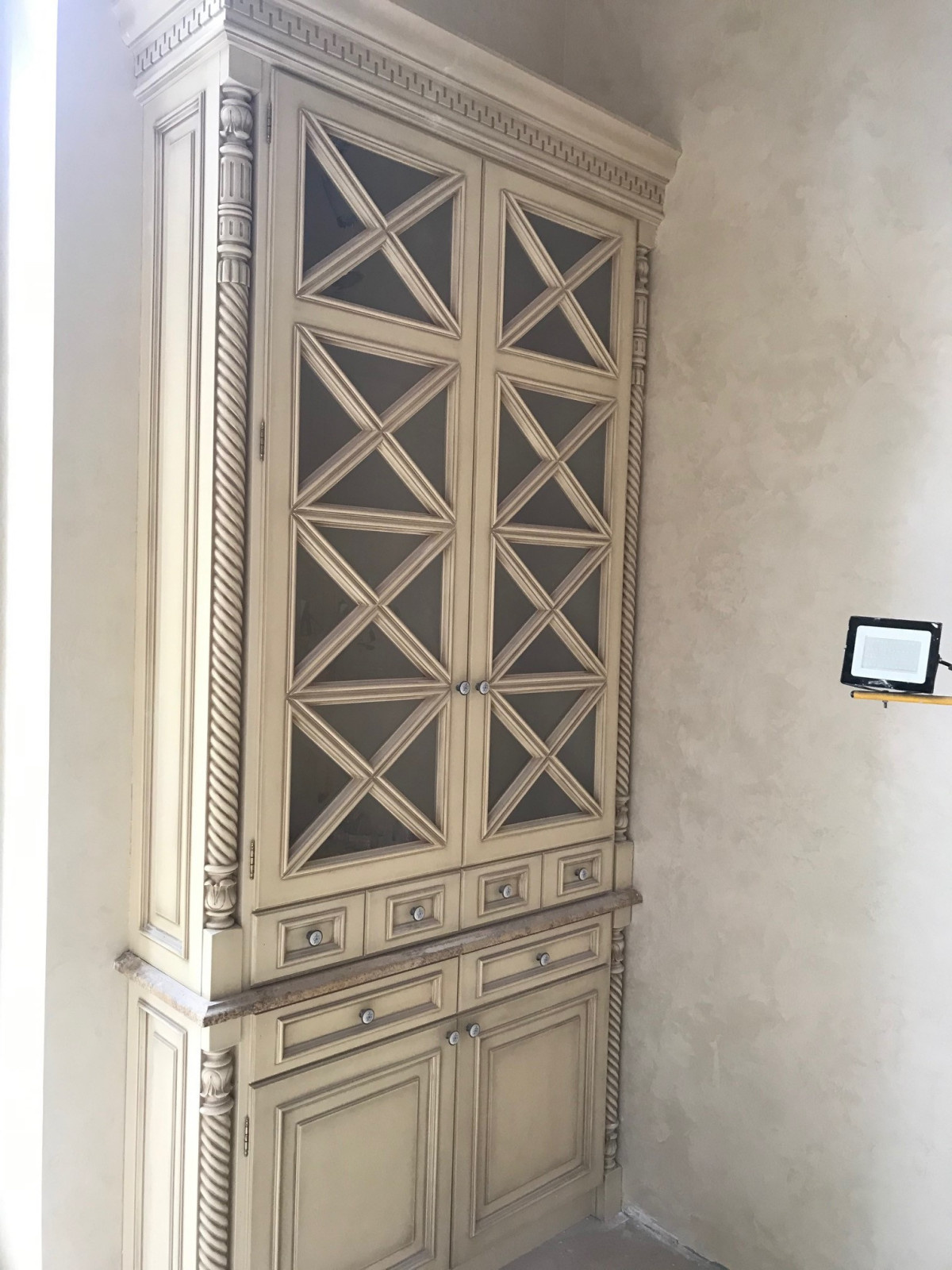 Реставрация дверей и мебели