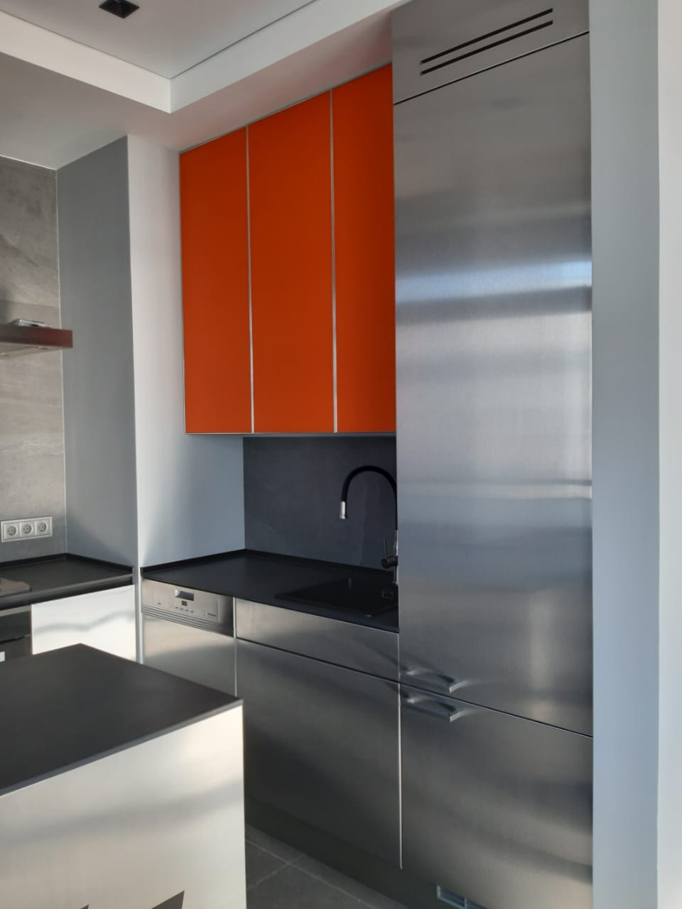 Стилизованный проект в стиле KTM (нержавеющая сталь, керамика, стекло)