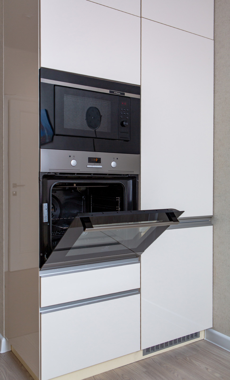 Сдержанная лаконичность современной кухни